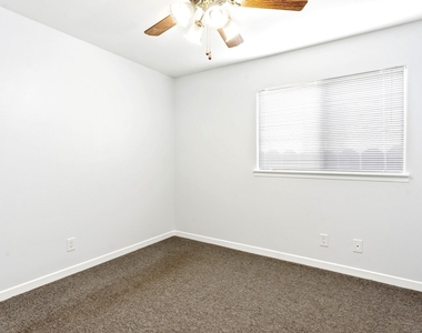 2056 Primrose Avenue - Photo Thumbnail 26