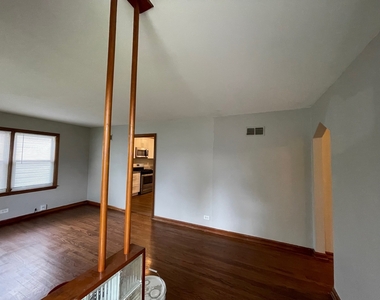 14812 Lawndale Avenue - Photo Thumbnail 3