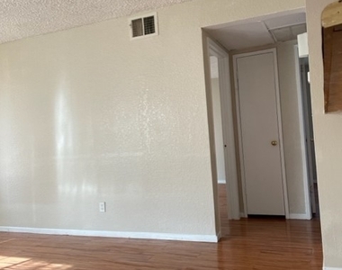 4240 E Tonopah Avenue - Photo Thumbnail 7