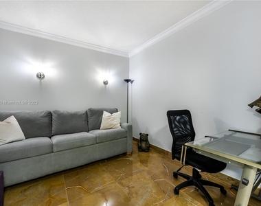 16699 Collins Ave - Photo Thumbnail 11