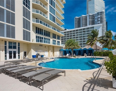 16699 Collins Ave - Photo Thumbnail 16