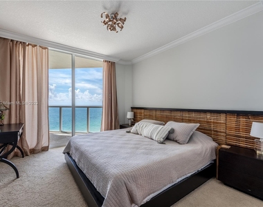 16699 Collins Ave - Photo Thumbnail 9