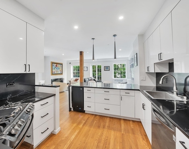 111 Jane St - Photo Thumbnail 4