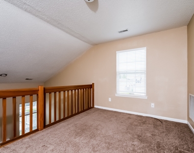 7904 Oakdale Lane - Photo Thumbnail 7