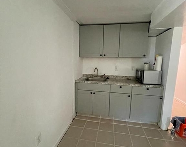 17722 Leonard St - Photo Thumbnail 10