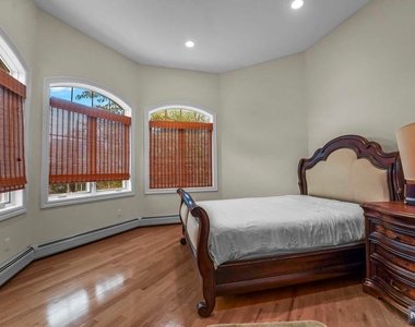1 Euclid Road - Photo Thumbnail 33