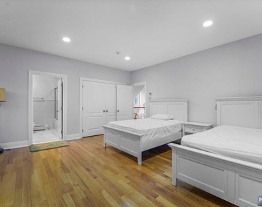 1 Euclid Road - Photo Thumbnail 31