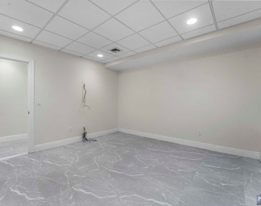 1 Euclid Road - Photo Thumbnail 37