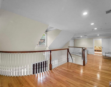 1 Euclid Road - Photo Thumbnail 23