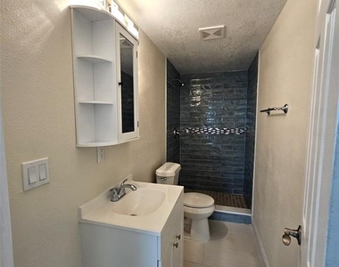 4305 E Henry Avenue - Photo Thumbnail 7