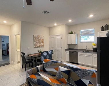 305 Citrus Pointe Drive - Photo Thumbnail 5