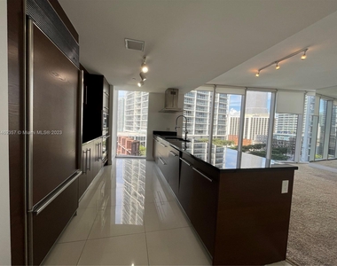 495 Brickell Ave - Photo Thumbnail 2