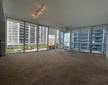 495 Brickell Ave - Photo Thumbnail 3