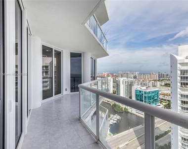 16425 Collins Ave - Photo Thumbnail 32