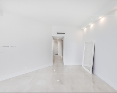 16425 Collins Ave - Photo Thumbnail 21