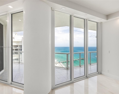 16425 Collins Ave - Photo Thumbnail 8