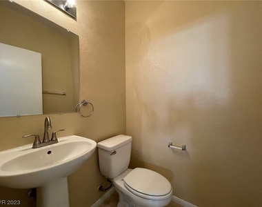 9709 Pioneer Avenue - Photo Thumbnail 7