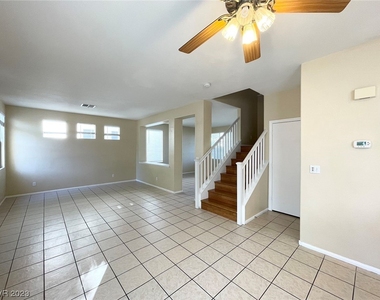 9709 Pioneer Avenue - Photo Thumbnail 3