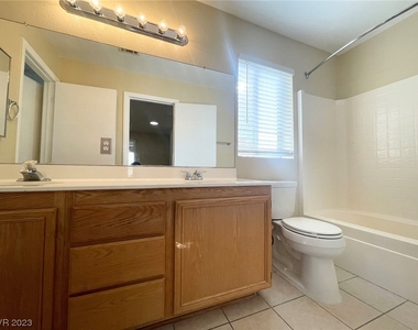 9709 Pioneer Avenue - Photo Thumbnail 11