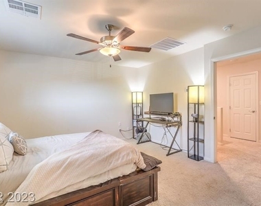 7431 Sunray Point Street - Photo Thumbnail 15