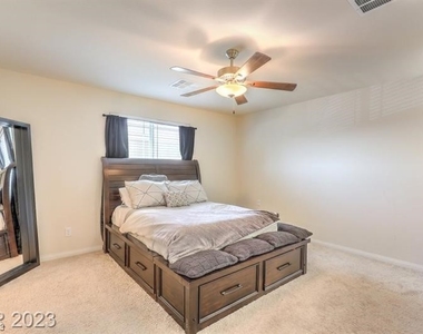 7431 Sunray Point Street - Photo Thumbnail 3