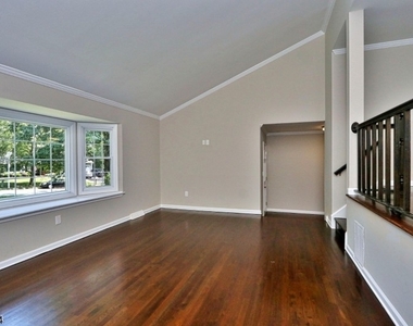 24 Runnymede Ct - Photo Thumbnail 2