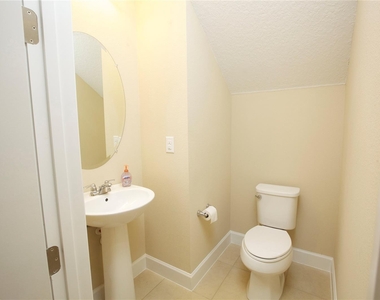 13844 Smoot Avenue - Photo Thumbnail 7