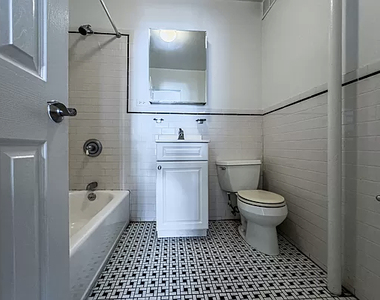 West 19th Street - Photo Thumbnail 4