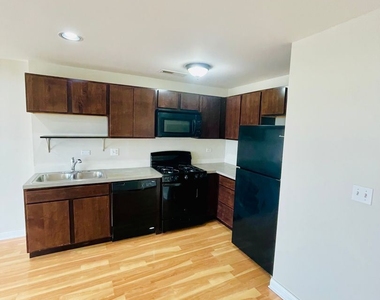 6401-6423 N Rockwell - Photo Thumbnail 4