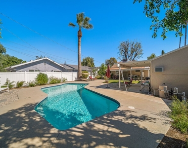 7719 Genesta Ave - Photo Thumbnail 19