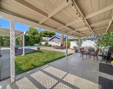 7719 Genesta Ave - Photo Thumbnail 15