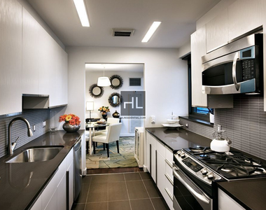 West 67th Street - Photo Thumbnail 4