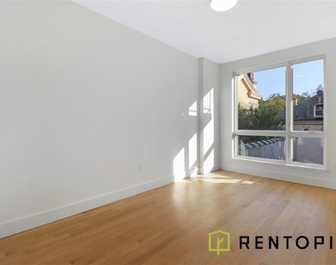 209 North 11th Street - Photo Thumbnail 4