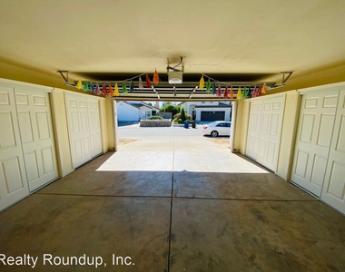 7817 Katella Way - Photo Thumbnail 23