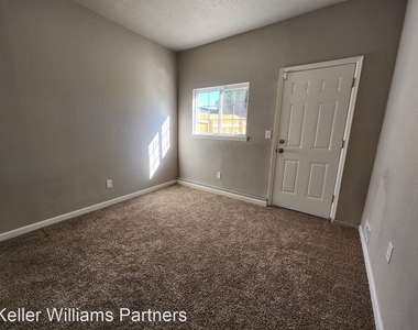 2874 Carmel Cir - Photo Thumbnail 12