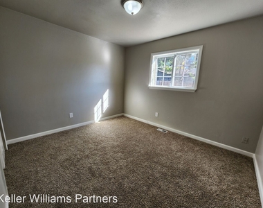 2874 Carmel Cir - Photo Thumbnail 15