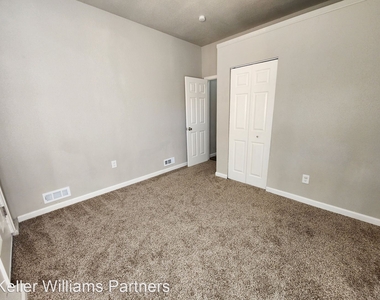 2874 Carmel Cir - Photo Thumbnail 11