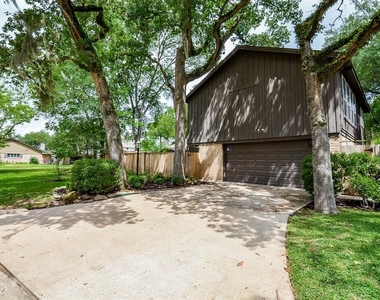 402 Winter Oaks Dr - Photo Thumbnail 2