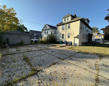 89 Lisbon Avenue - Photo Thumbnail 2