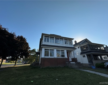 89 Lisbon Avenue - Photo Thumbnail 0