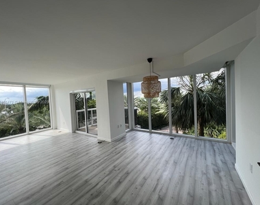 10275 Collins Ave - Photo Thumbnail 0