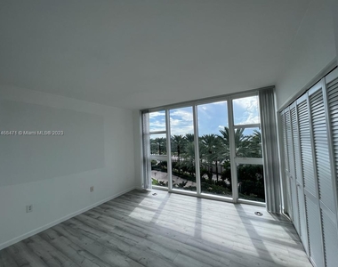 10275 Collins Ave - Photo Thumbnail 7