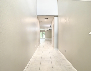 572 Argyll Drive - Photo Thumbnail 10