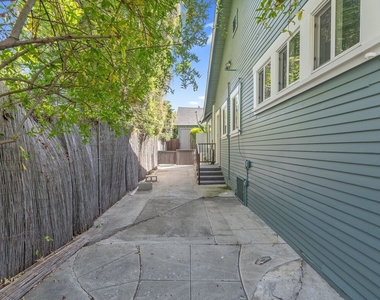 1242 N Commonwealth Ave - Photo Thumbnail 11