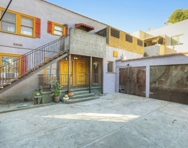 1159 N Fuller Ave - Photo Thumbnail 15
