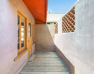 1159 N Fuller Ave - Photo Thumbnail 14