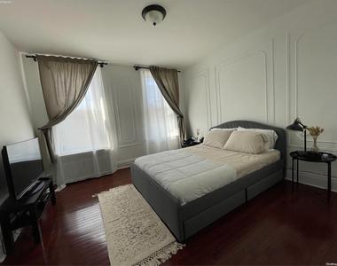 555 Crescent Street - Photo Thumbnail 2