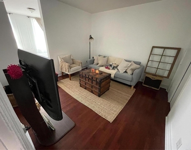 555 Crescent Street - Photo Thumbnail 3