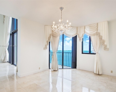 520 Brickell Key Dr - Photo Thumbnail 0