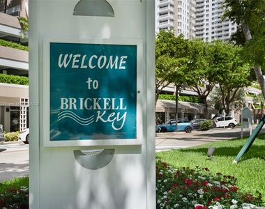 520 Brickell Key Dr - Photo Thumbnail 2